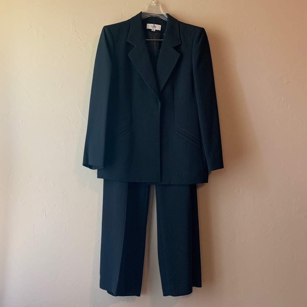 Le Suit PETITE Black Pinstripe Pantsuit